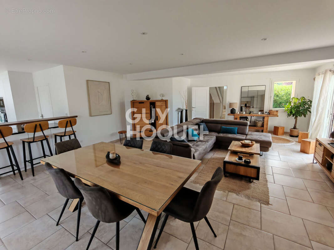 Maison à LA RIVIERE-DE-CORPS