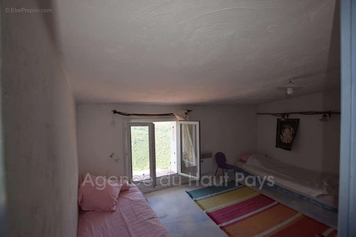 Maison à SAINT-CEZAIRE-SUR-SIAGNE