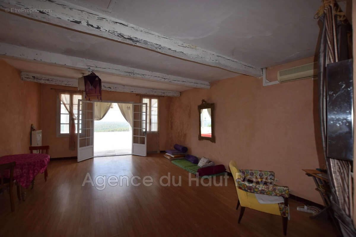 Maison à SAINT-CEZAIRE-SUR-SIAGNE