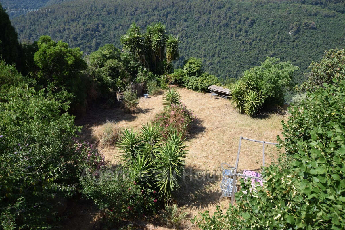 Maison à SAINT-CEZAIRE-SUR-SIAGNE