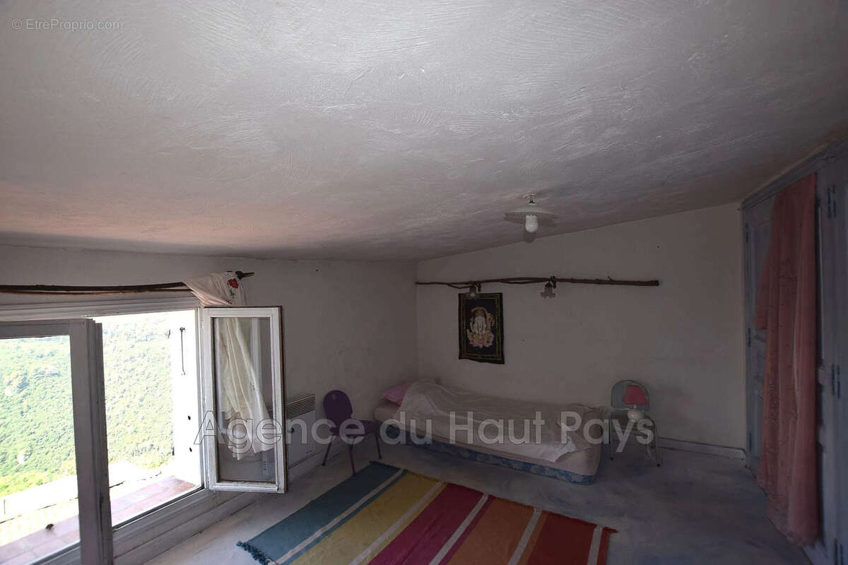 Maison à SAINT-CEZAIRE-SUR-SIAGNE