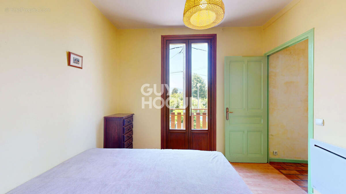 Maison à CHALLES-LES-EAUX