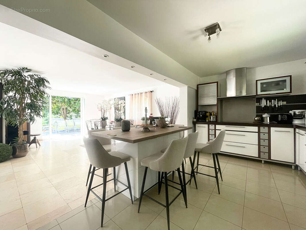 Maison à VERRIERES-LE-BUISSON