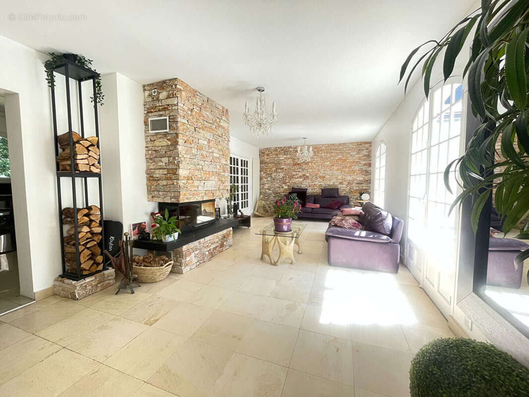 Maison à VERRIERES-LE-BUISSON