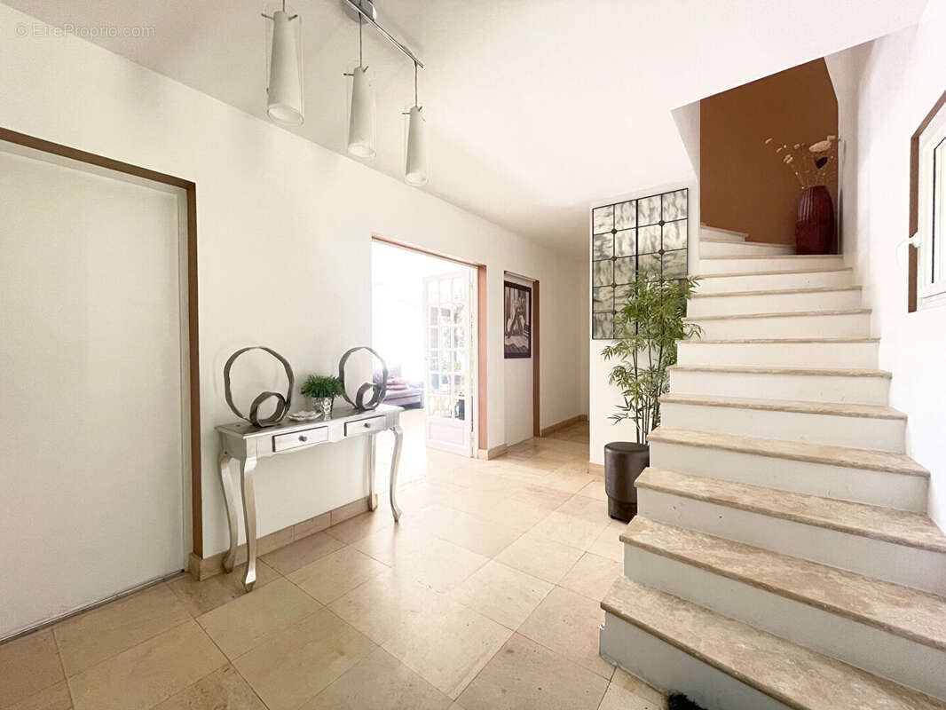 Maison à VERRIERES-LE-BUISSON