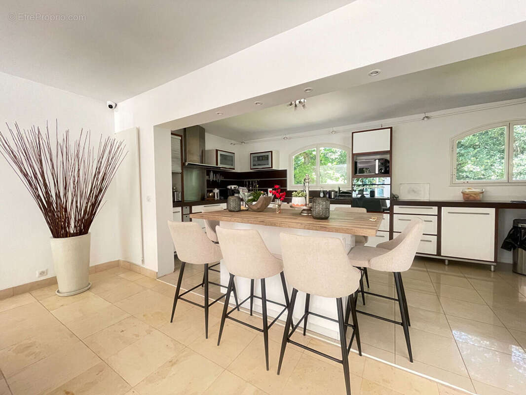 Maison à VERRIERES-LE-BUISSON