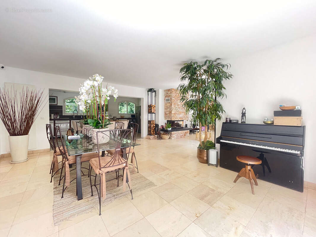 Maison à VERRIERES-LE-BUISSON