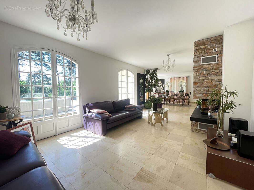 Maison à VERRIERES-LE-BUISSON