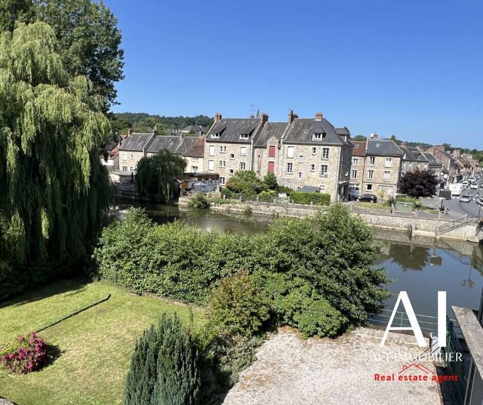 Appartement à LA LANDE-DE-LOUGE