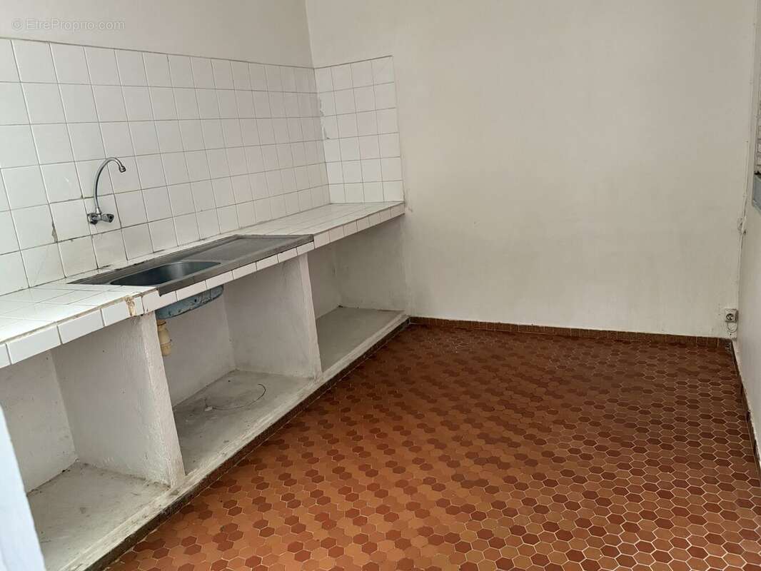 Commerce à LES ABYMES