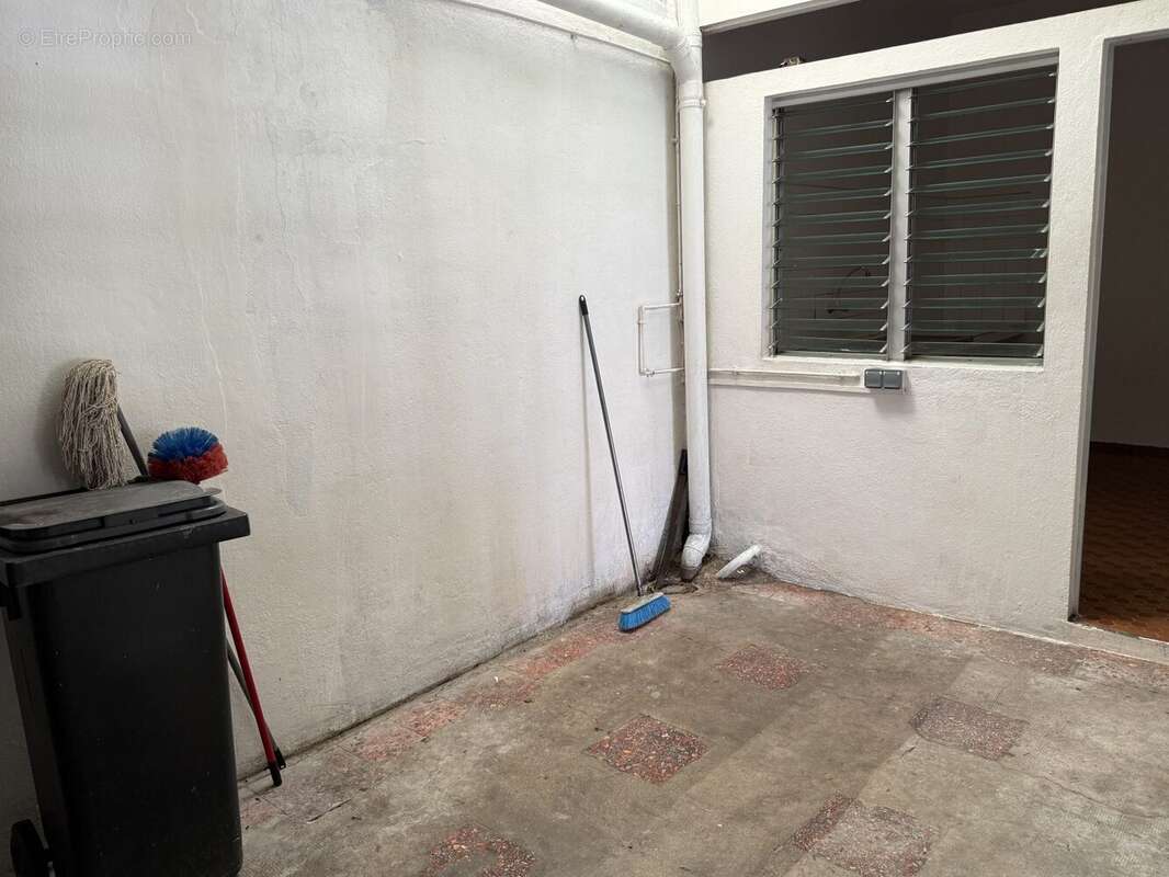 Commerce à LES ABYMES