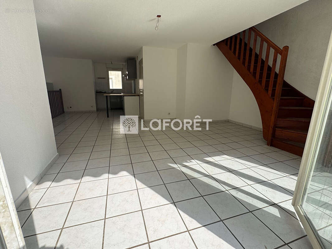 Maison à PEZILLA-LA-RIVIERE