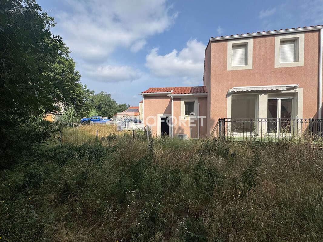 Maison à PEZILLA-LA-RIVIERE