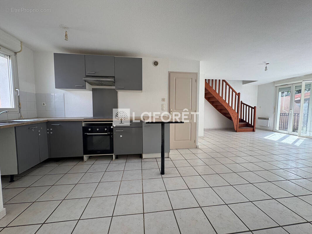 Maison à PEZILLA-LA-RIVIERE