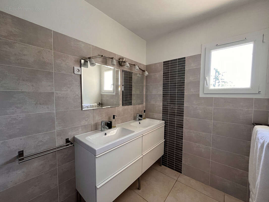 Maison à CABRIERES-D&#039;AVIGNON