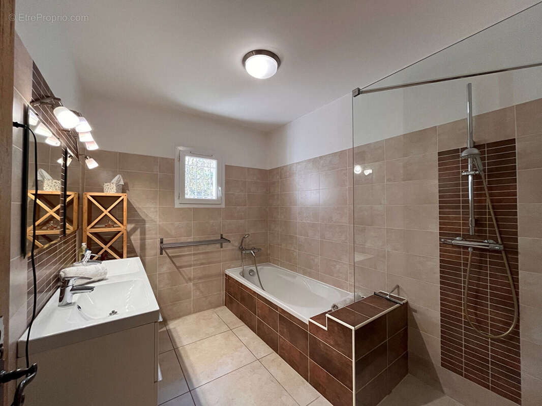 Maison à CABRIERES-D&#039;AVIGNON