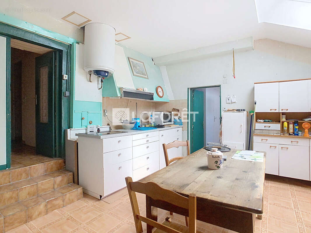 Maison à SAINT-ETIENNE-DU-GUE-DE-L&#039;ISLE