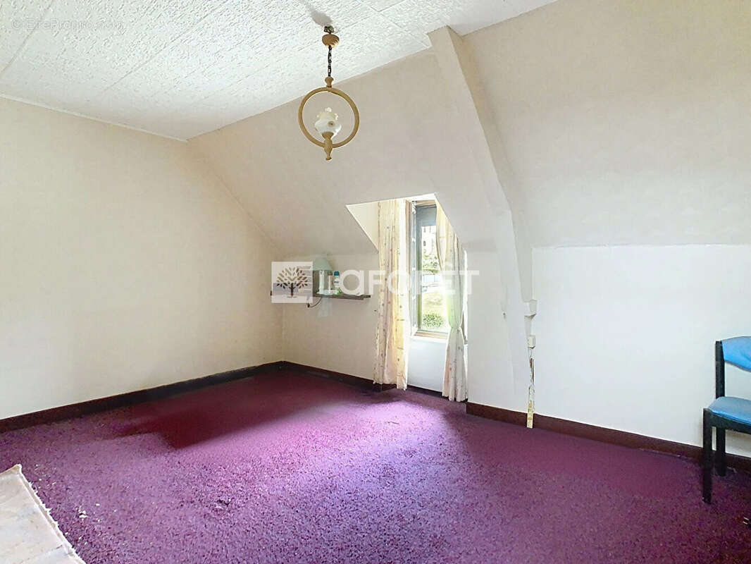 Maison à SAINT-ETIENNE-DU-GUE-DE-L&#039;ISLE