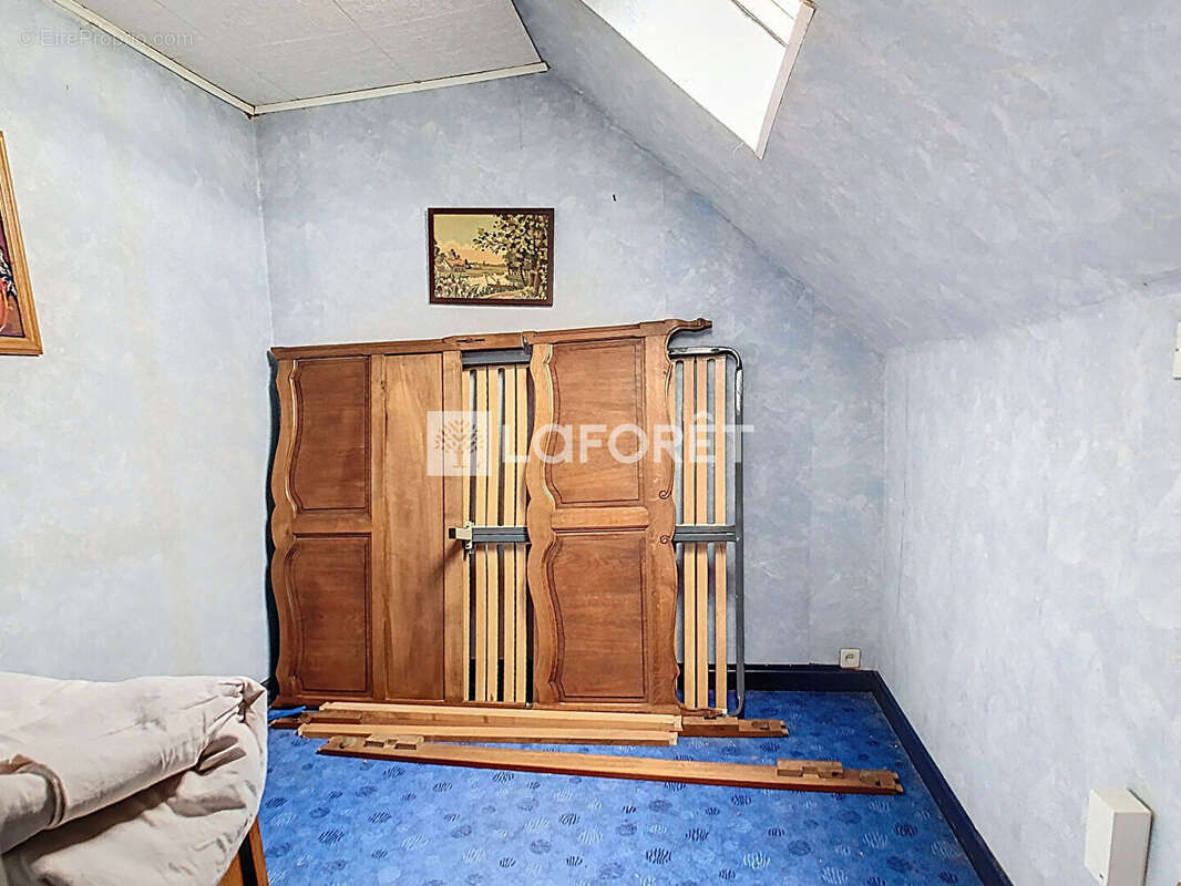 Maison à SAINT-ETIENNE-DU-GUE-DE-L&#039;ISLE