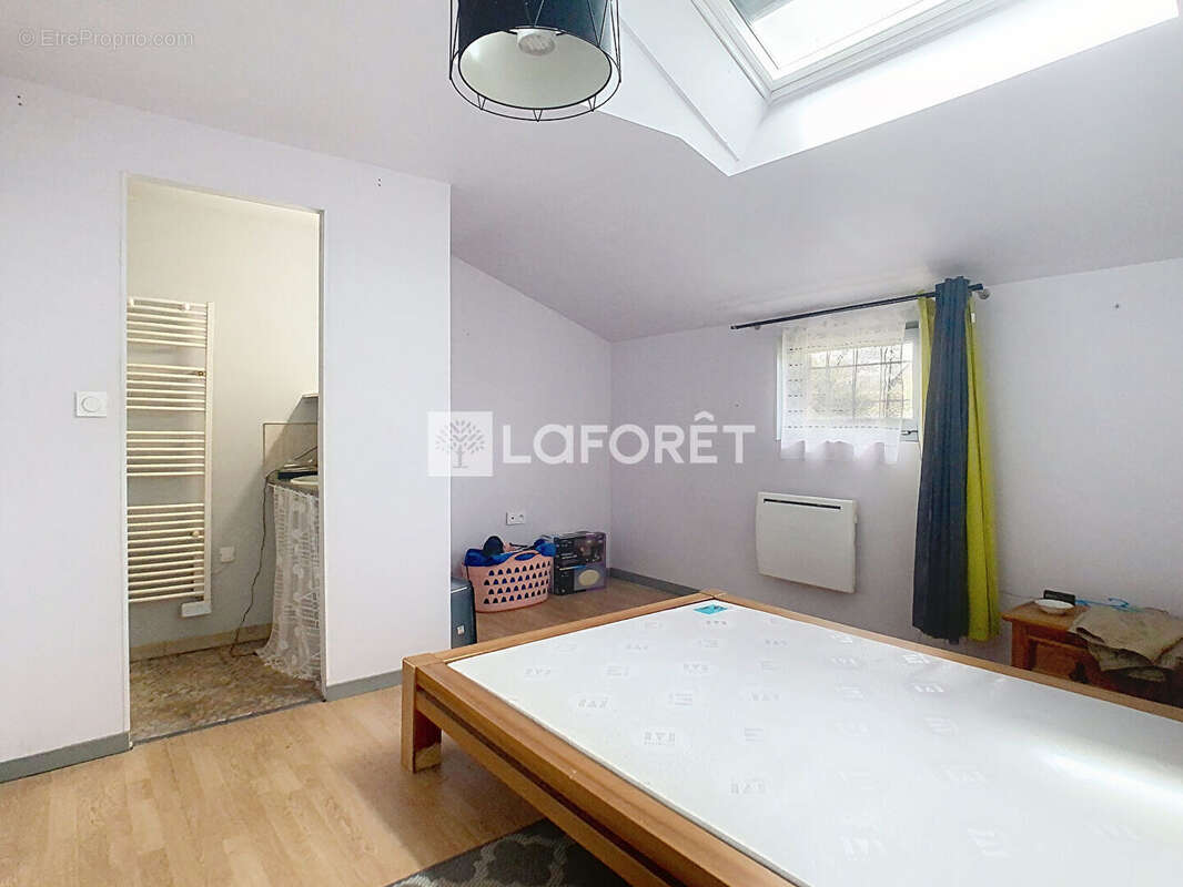 Maison à SAINT-ETIENNE-DU-GUE-DE-L&#039;ISLE