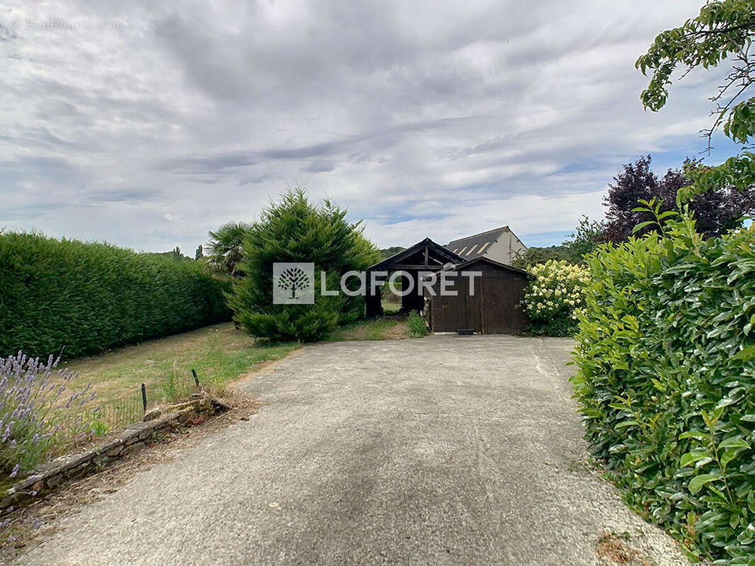 Maison à SAINT-ETIENNE-DU-GUE-DE-L&#039;ISLE