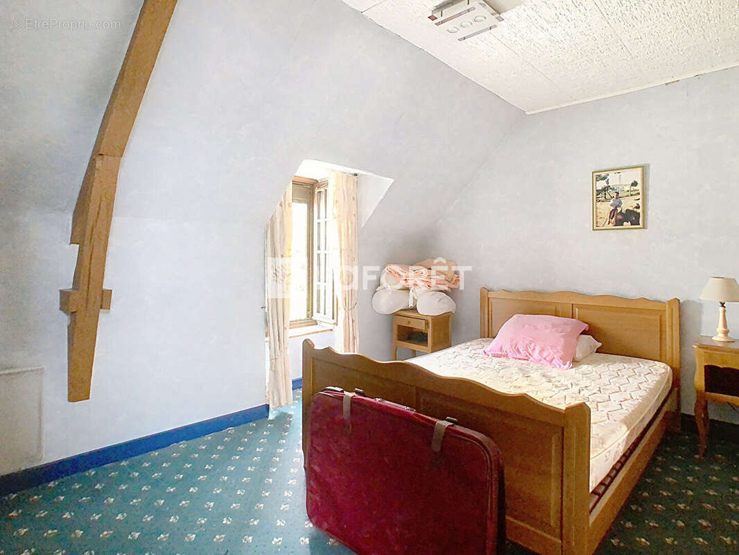 Maison à SAINT-ETIENNE-DU-GUE-DE-L&#039;ISLE