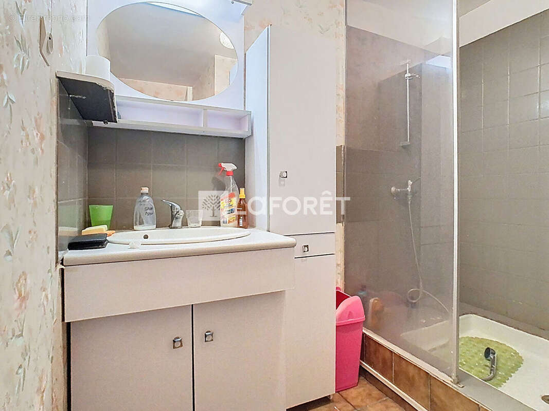 Maison à SAINT-ETIENNE-DU-GUE-DE-L&#039;ISLE