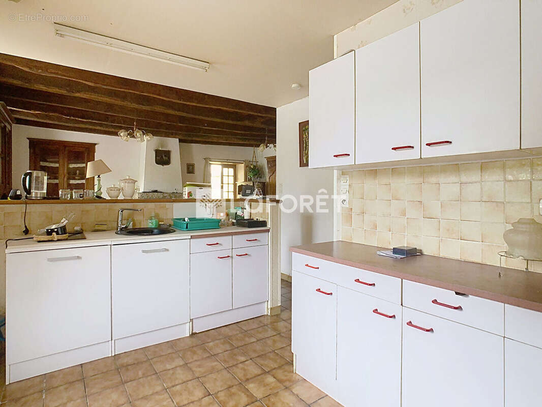 Maison à SAINT-ETIENNE-DU-GUE-DE-L&#039;ISLE