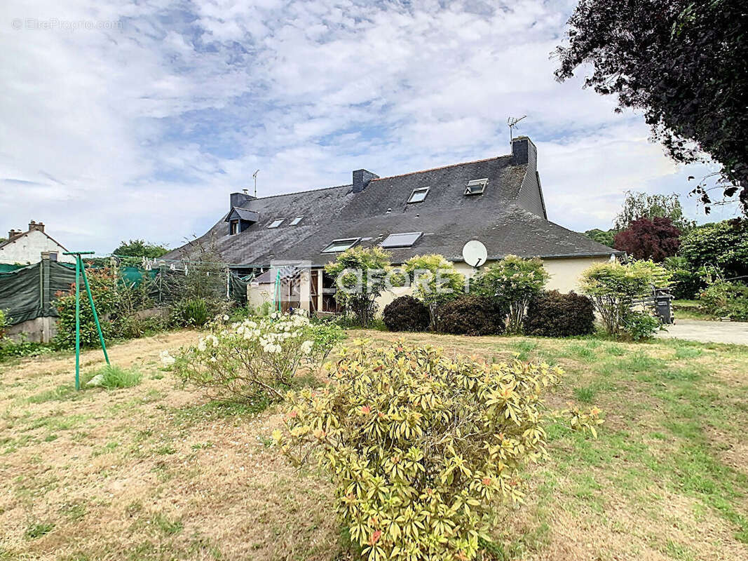 Maison à SAINT-ETIENNE-DU-GUE-DE-L&#039;ISLE