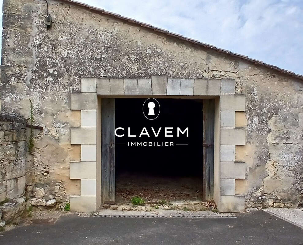 Parking à CUBNEZAIS