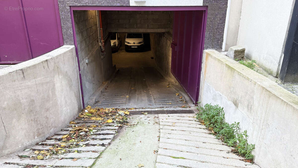 Parking à PARIS-12E