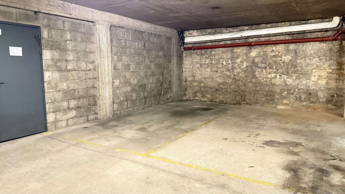 Parking à PARIS-12E