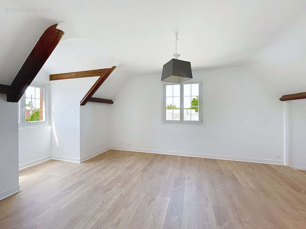 Maison à SAINT-JEAN-DE-BRAYE