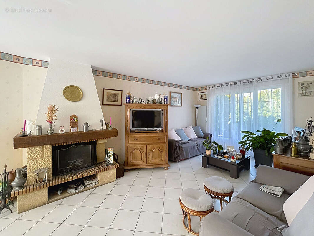 Maison à SAINT-JEAN-DE-BRAYE