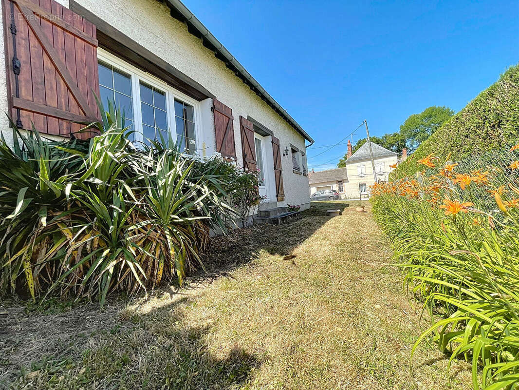 Maison à SAINT-JEAN-DE-BRAYE