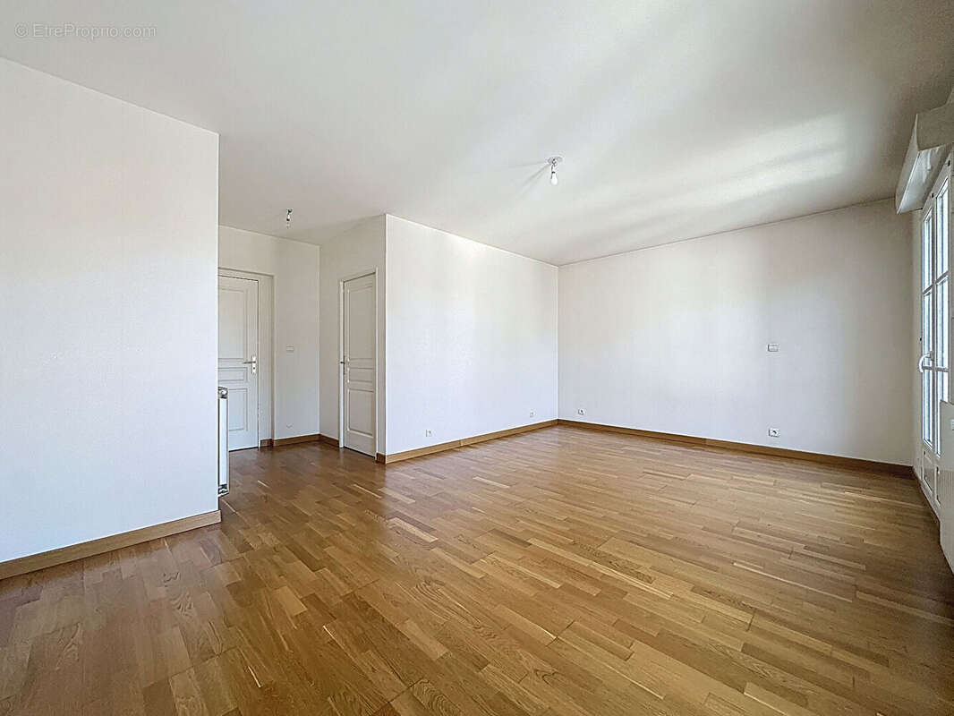 Appartement à SAINT-FARGEAU-PONTHIERRY