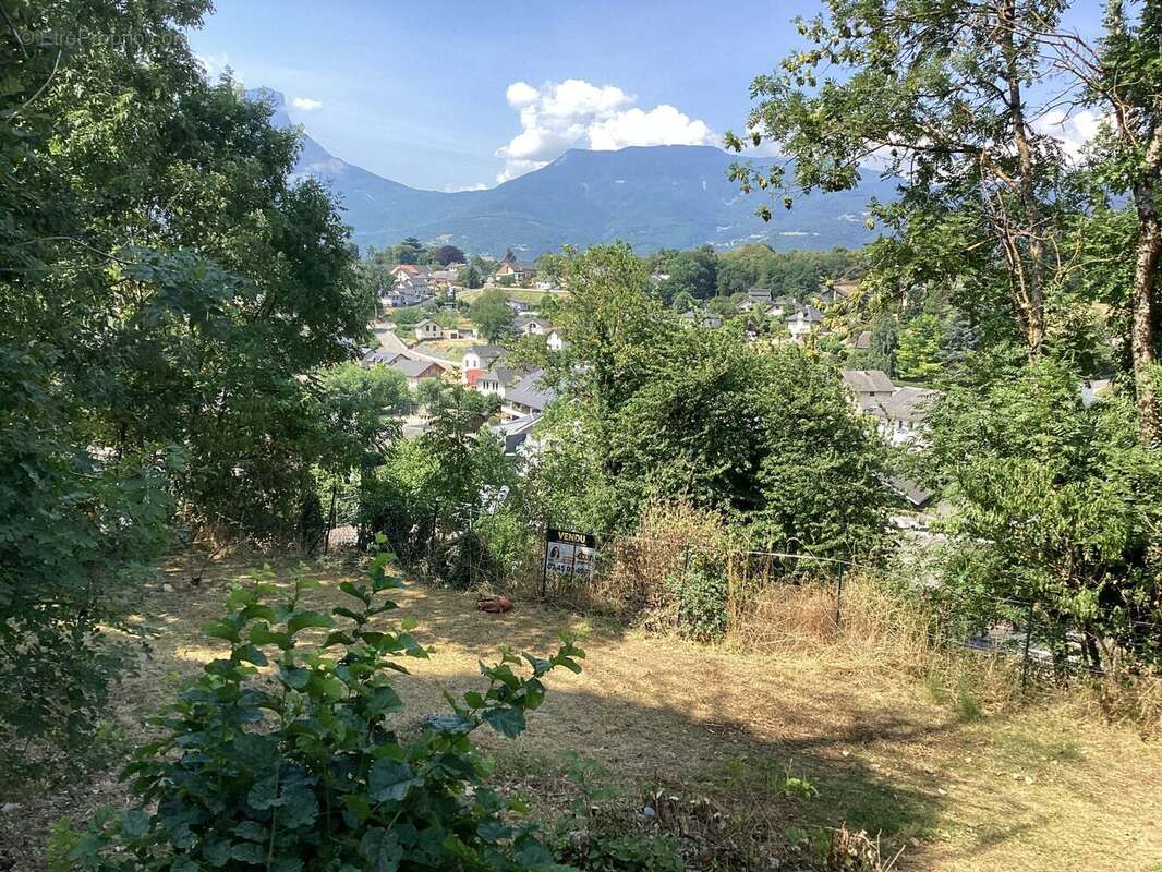 Terrain à SAINT-JEOIRE-PRIEURE