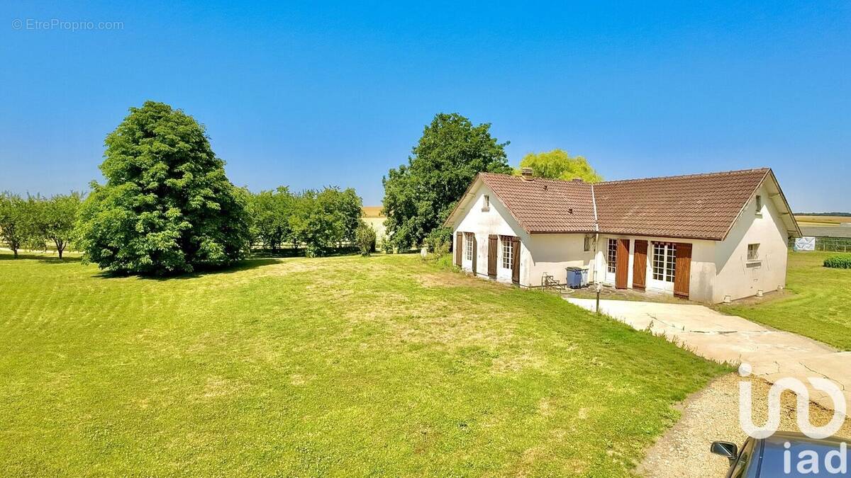 Photo 1 - Maison à POUY-SUR-VANNES