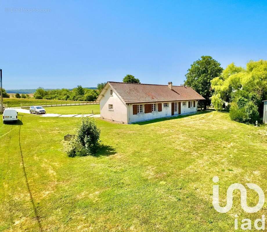 Photo 3 - Maison à POUY-SUR-VANNES