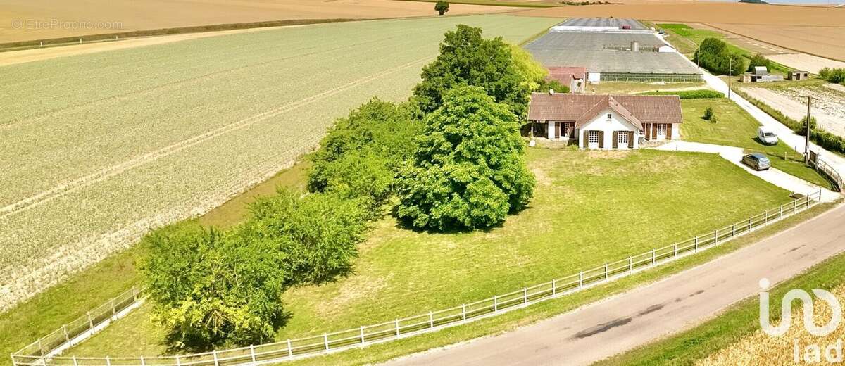 Photo 8 - Maison à POUY-SUR-VANNES