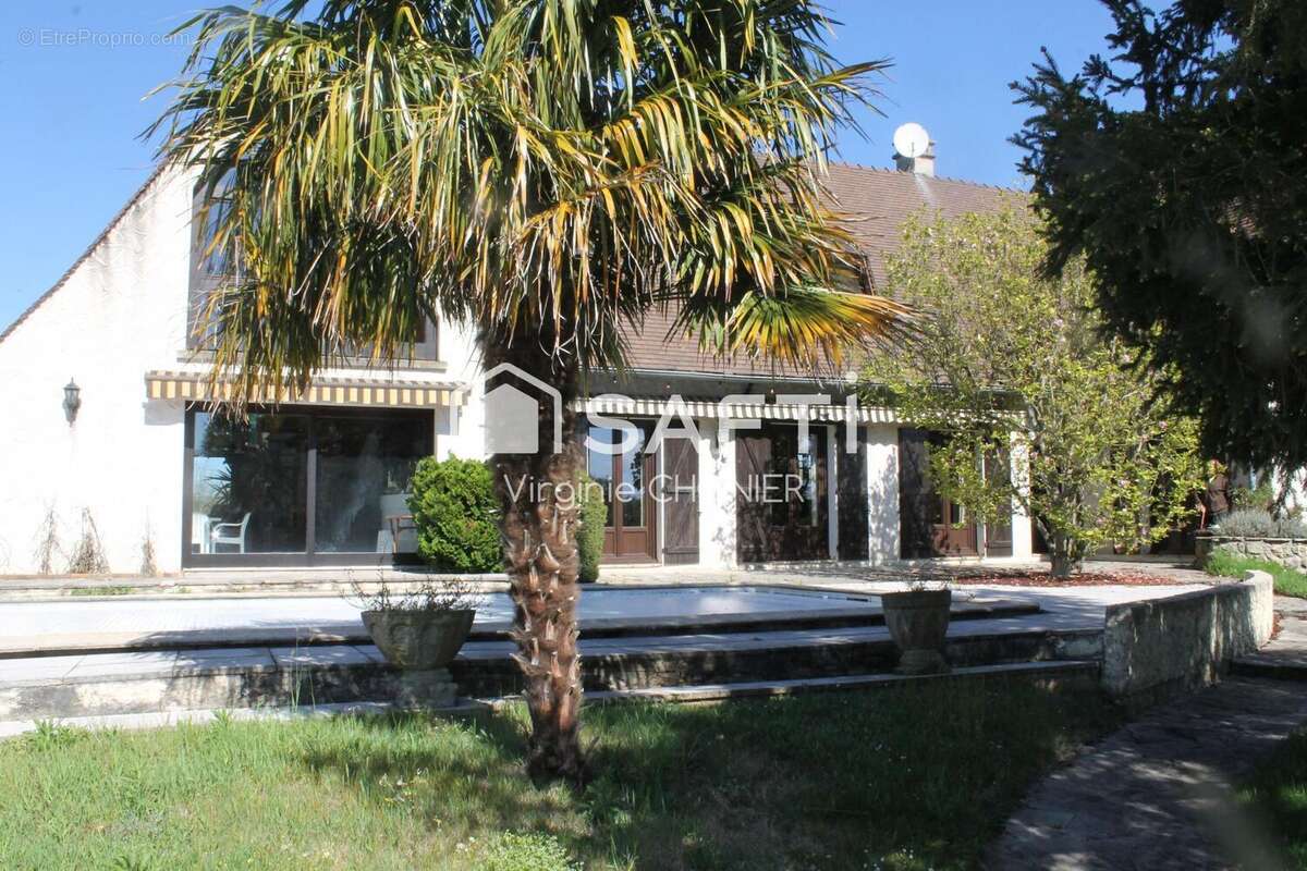 Photo 2 - Maison à SAINT-REMY-EN-ROLLAT