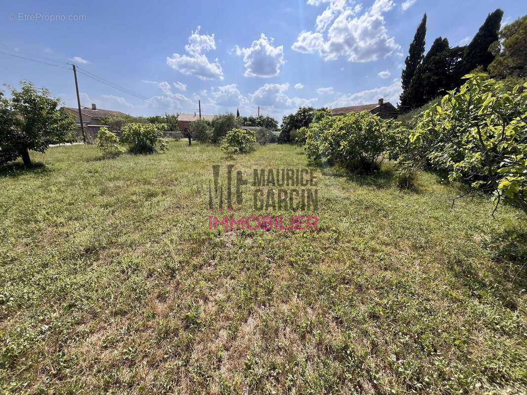 Terrain à AUBIGNAN