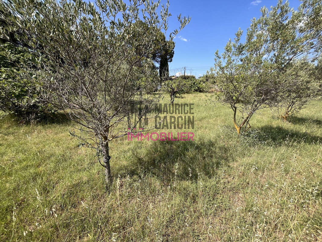 Terrain à AUBIGNAN