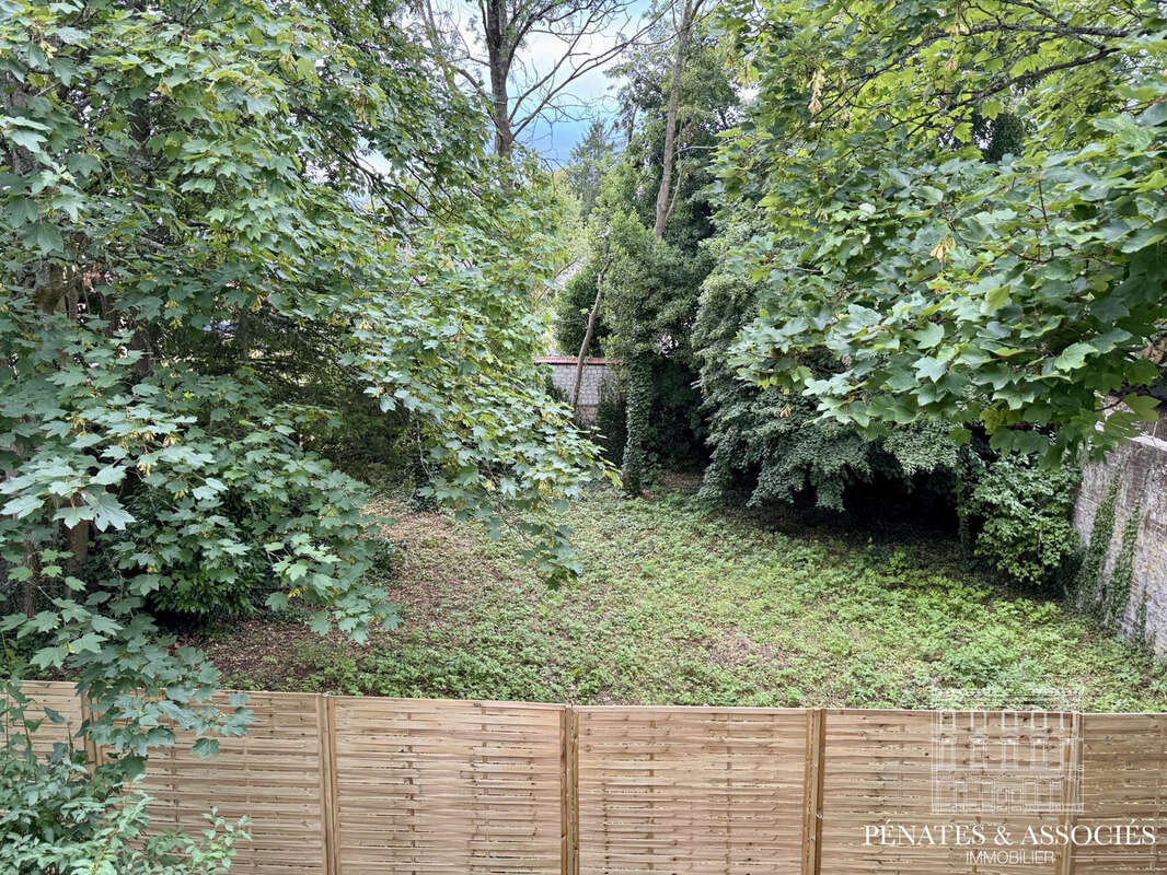 Terrain à MONT-SAINT-AIGNAN