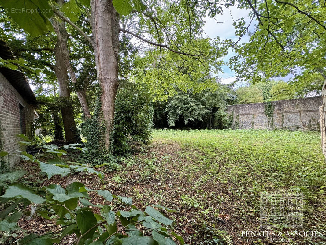 Terrain à MONT-SAINT-AIGNAN