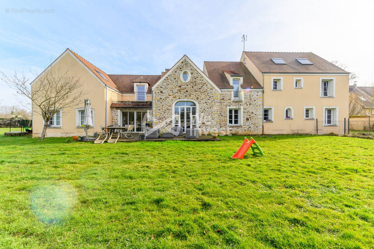 Maison à VILLENEUVE-LE-COMTE