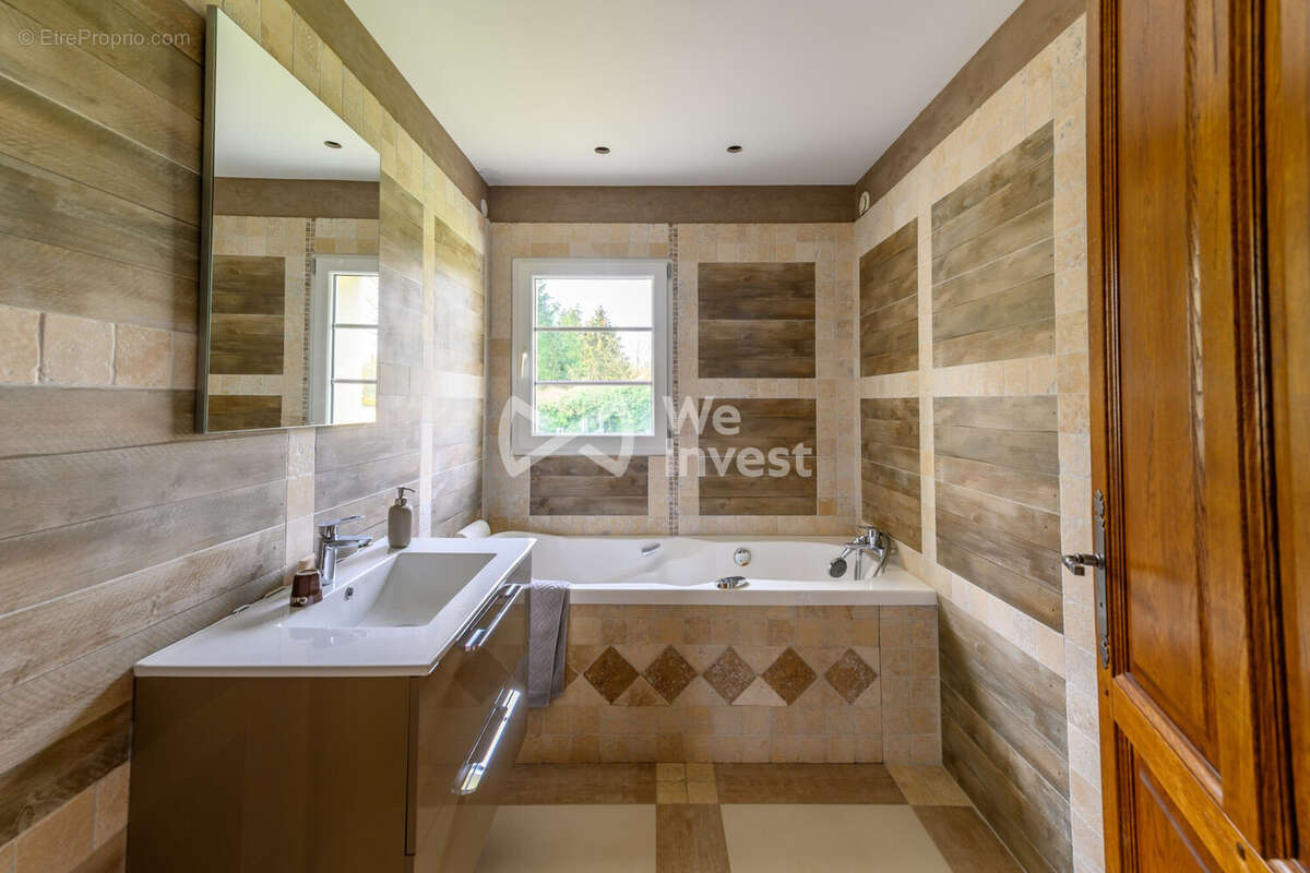 Maison à VILLENEUVE-LE-COMTE