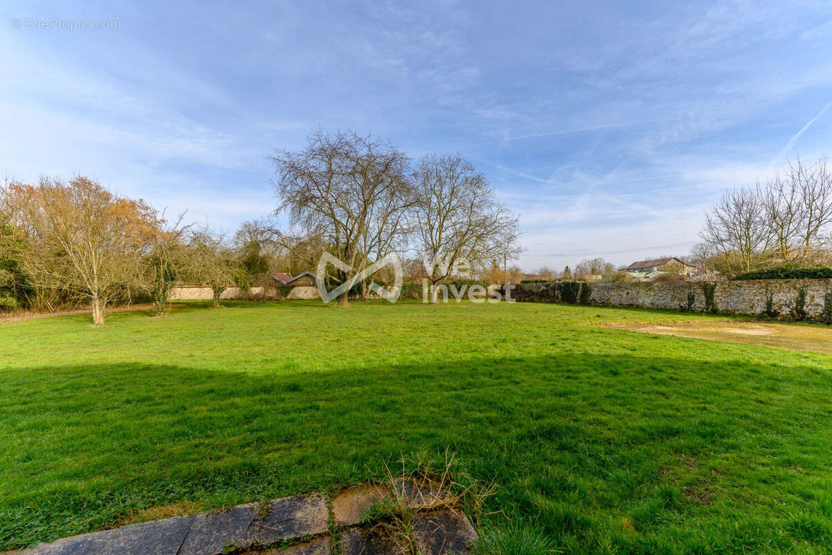 Maison à VILLENEUVE-LE-COMTE