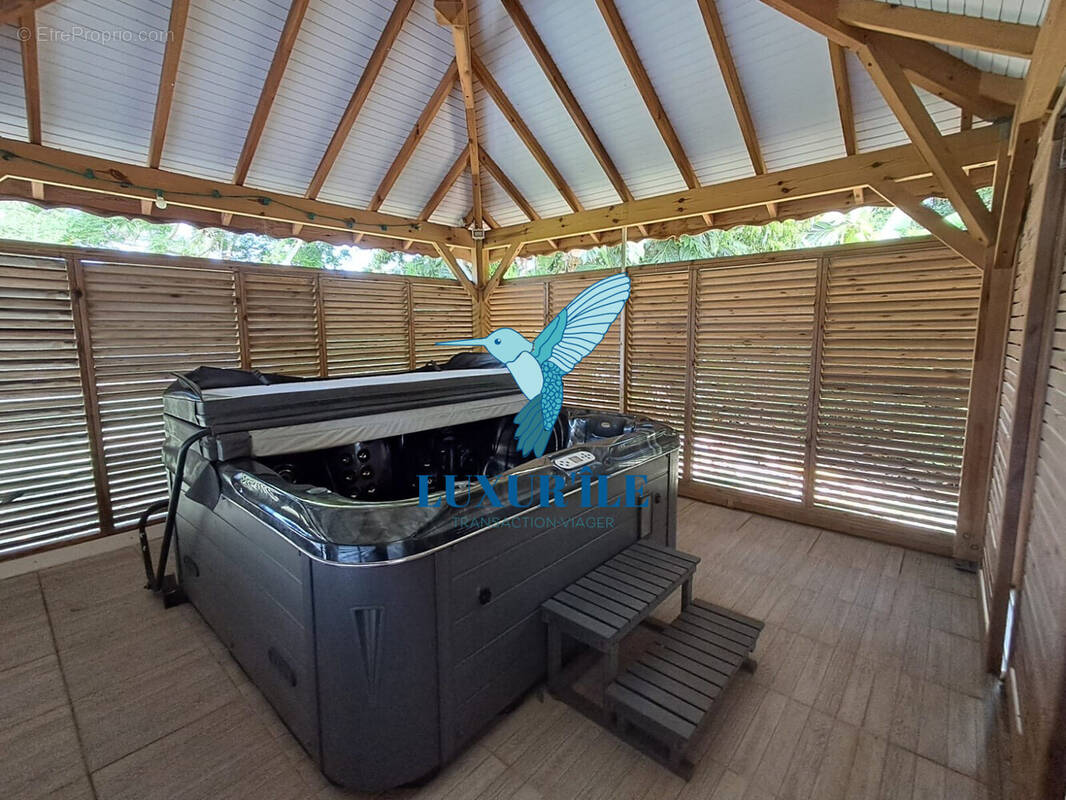 Maison à PETIT-CANAL