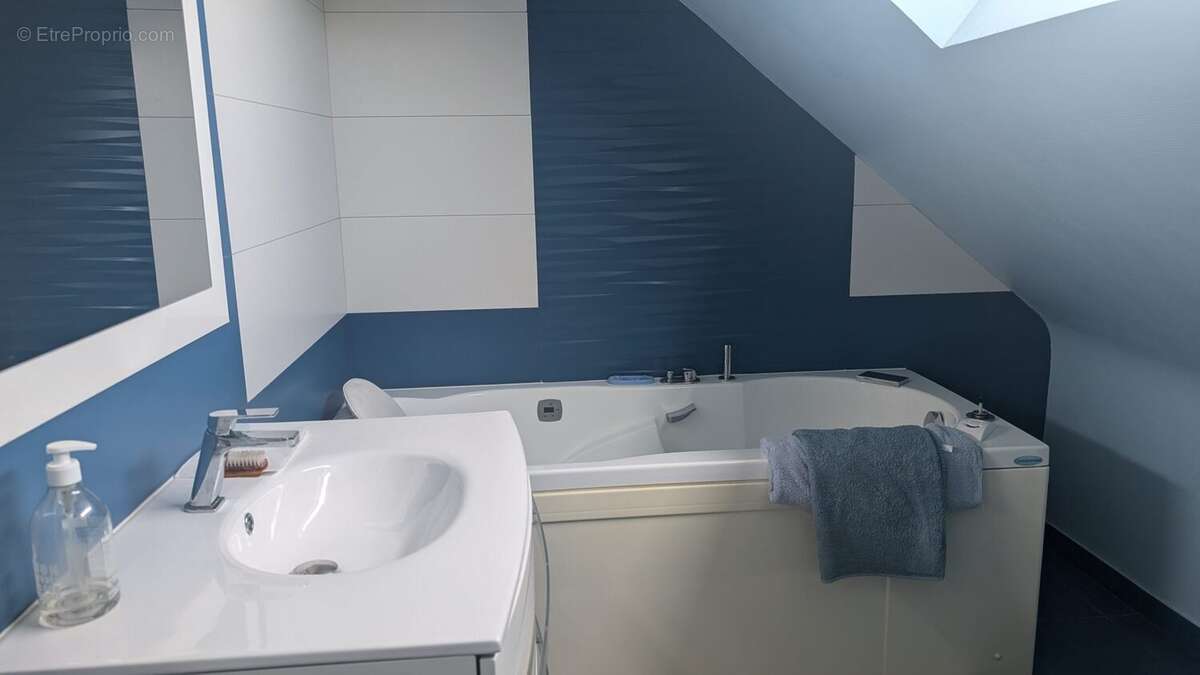 Maison à SAINT-JEAN-DE-LINIERES